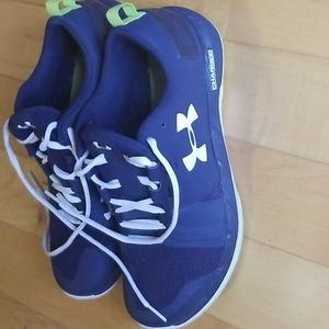 Under Armour almost new Tennis shoes